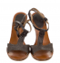 Sandali bicolore con zeppa
